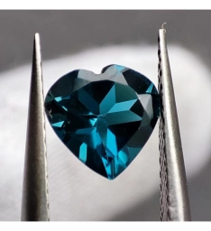 Натуральный London топаз 7мм