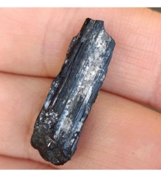 Натуральный турмалин черного цвета (шерл) без огранки 25*8мм