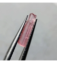 Необработанный розовый Турмалин без огранки 11.5*3мм