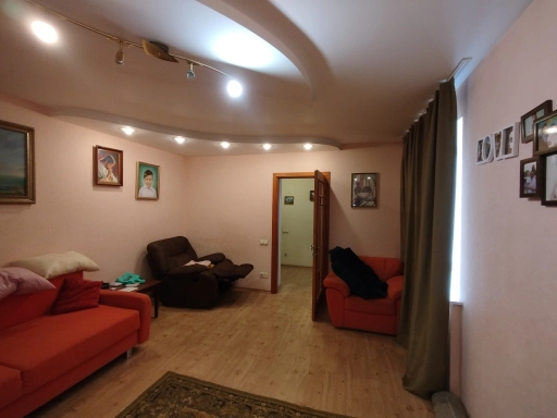 Продам. 3-кімн. кв. 2/5, вул. Осіння