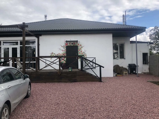 Продам. Будинок 200 м.кв. 8 соток. Пос. Мирний, вул. Семена Скляренка