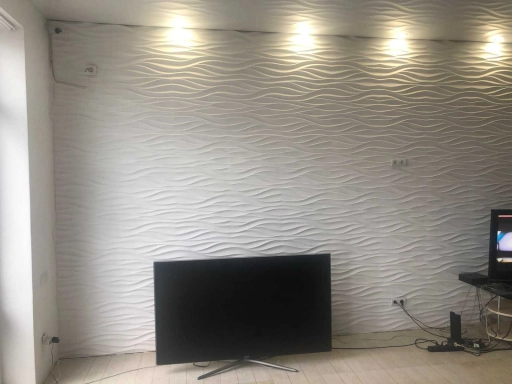 Продам. Будинок 200 м.кв. 8 соток. Пос. Мирний, вул. Семена Скляренка