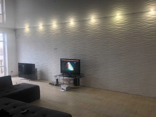 Продам. Будинок 200 м.кв. 8 соток. Пос. Мирний, вул. Семена Скляренка